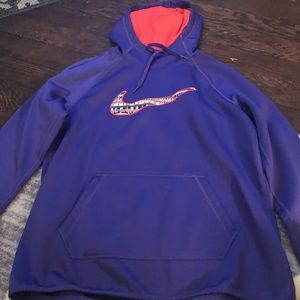 Women’s Nike ThermaFit Hoodie Size Medium
